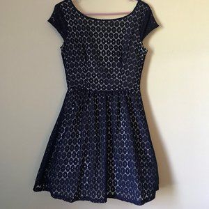 Short navy blue and white dress